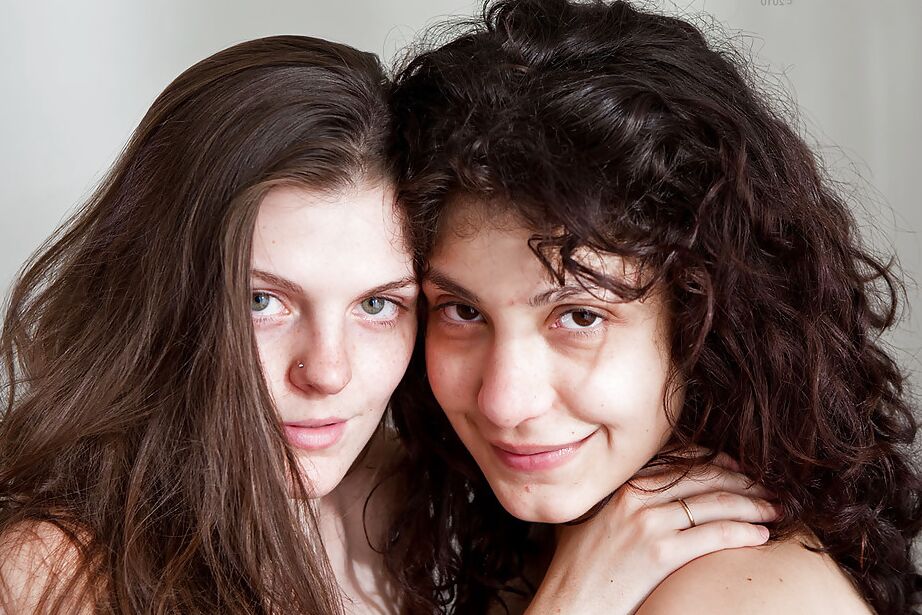 16P Meninas Blossom e Jaclyn tocando bocetas suculentas umas das outras