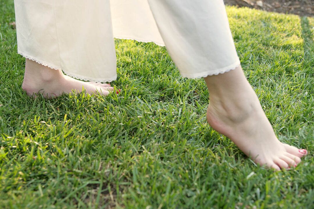16P Alex Venice gives my buddy Zack, foot job