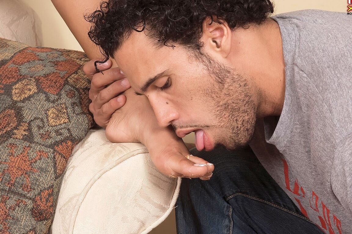 16P Sexo nas pernas coma meus pés