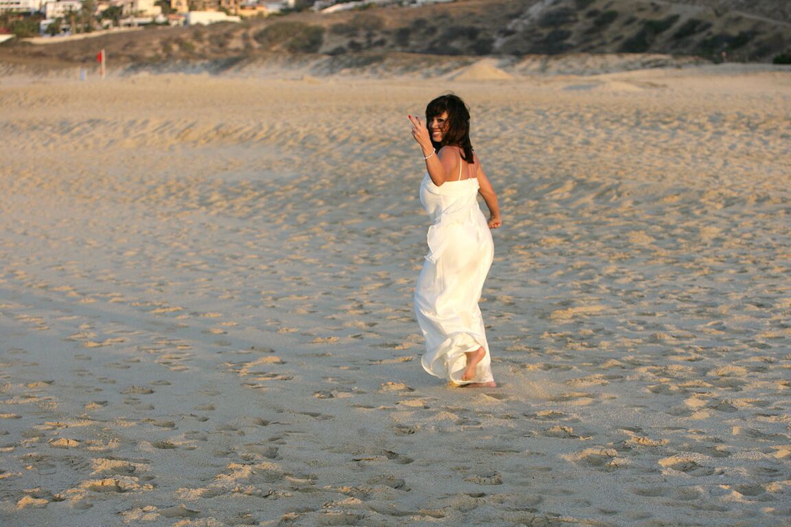 16P A estrela pornográfica morena Sienna West tendo um dia de casamento sexy com sua namorada Kelly
