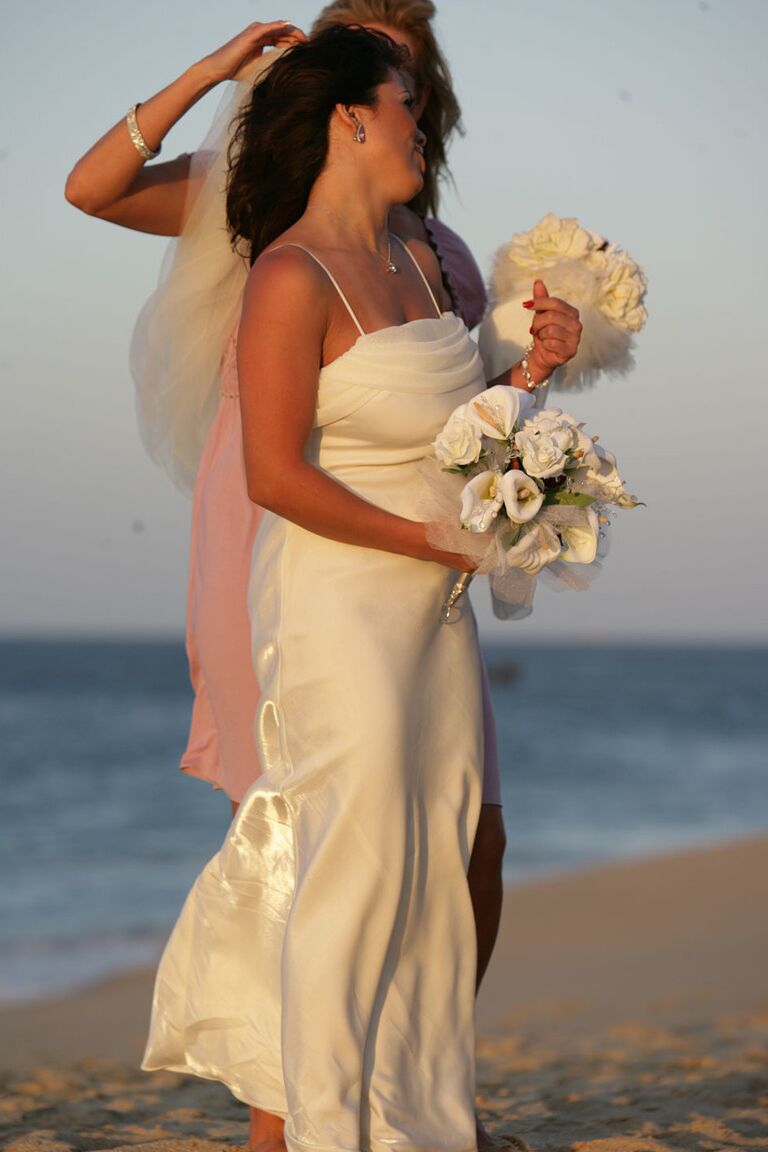 16P A estrela pornográfica morena Sienna West tendo um dia de casamento sexy com sua namorada Kelly