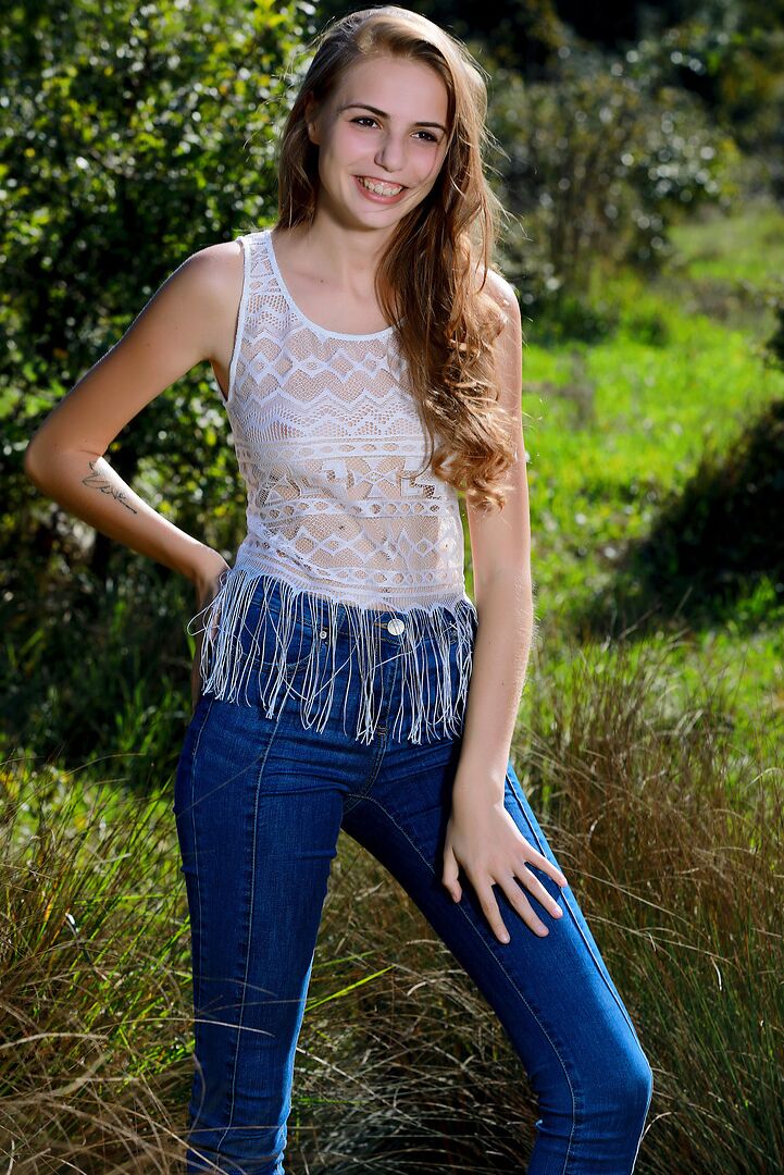 12P Natural beauty grabs her tight ass after getting naked in a field