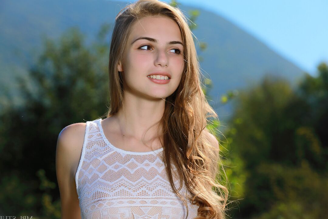 12P Natural beauty grabs her tight ass after getting naked in a field