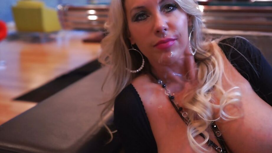 16P Mature bombshell in provocative outfit gets fucked and jizzed over her face