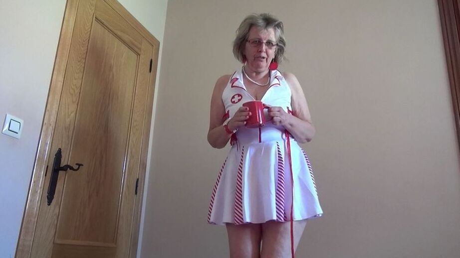 20P Old lady Abby Roberts frees sagging tits from nurse outfit before dildo riding