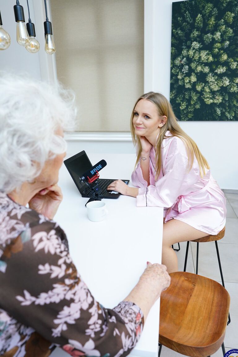 21P Blonde MILF and gray haired granny devouring each other's pussies