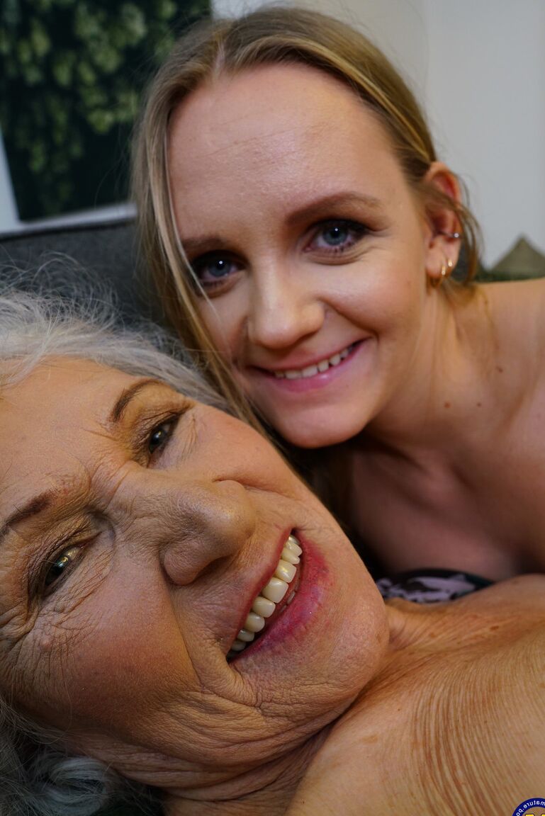 21P Blonde MILF and gray haired granny devouring each other's pussies