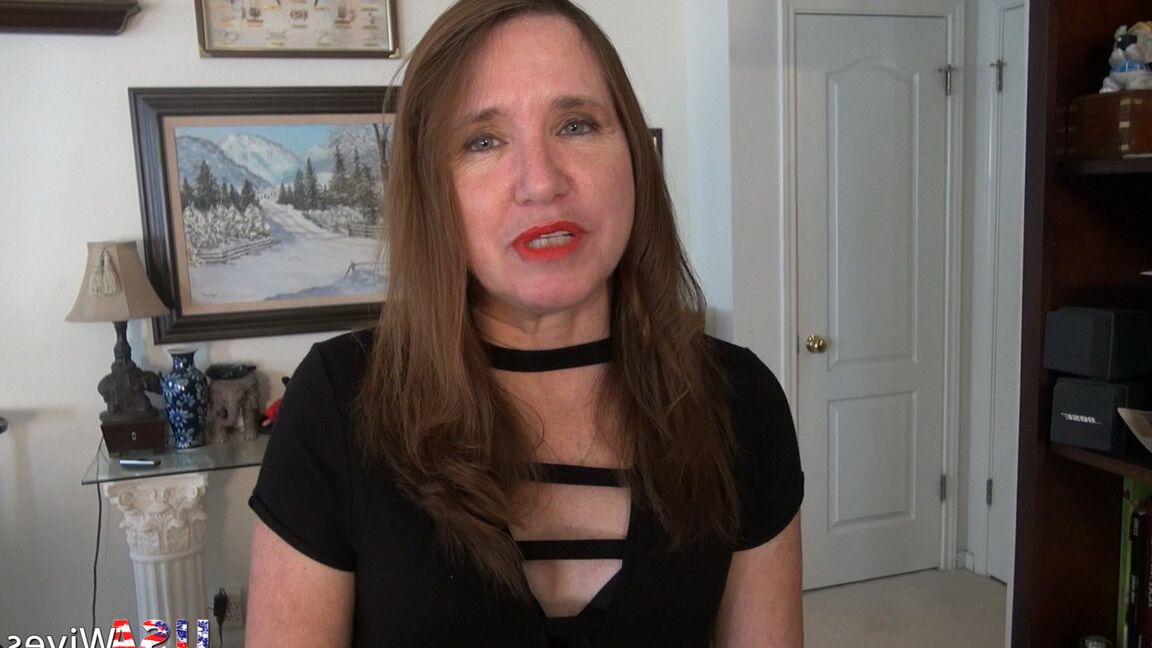 21P La abuela cachonda Terry gime mientras se toca los dedos