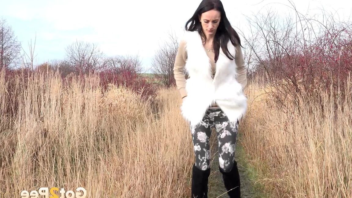 15P Dark haired babe pisses in the long grass outside