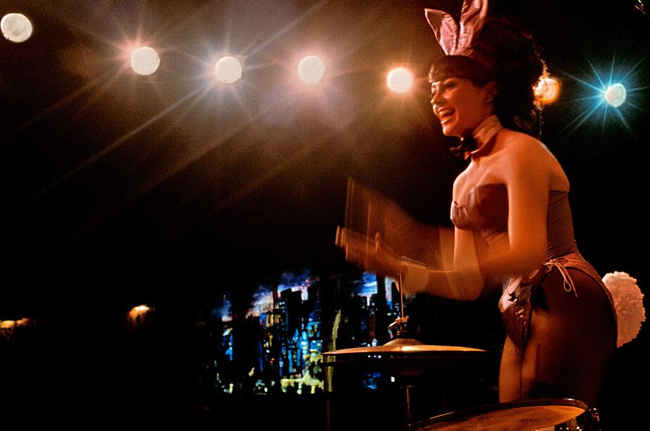 17P Conejitas playboy pervertidas con tetas naturales posando desnudas para la revista para adultos