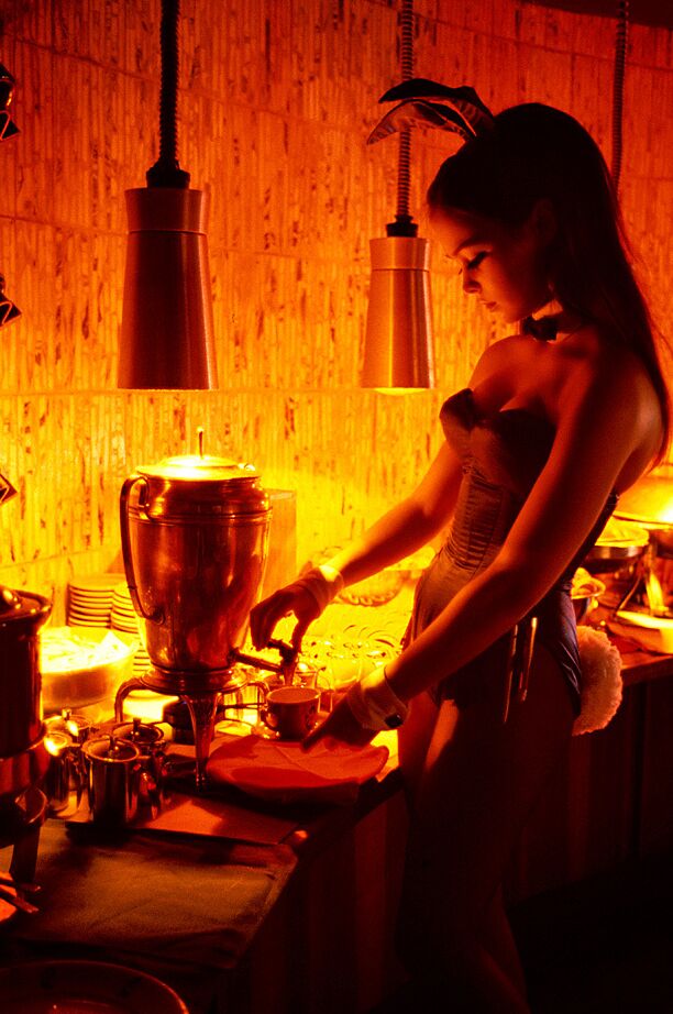 17P Conejitas playboy pervertidas con tetas naturales posando desnudas para la revista para adultos