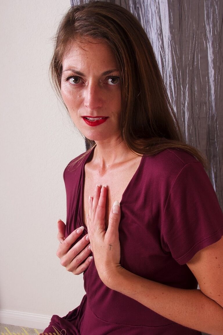 21P Dark haired lady Lauren strips to show her small breasts and hairy crotch