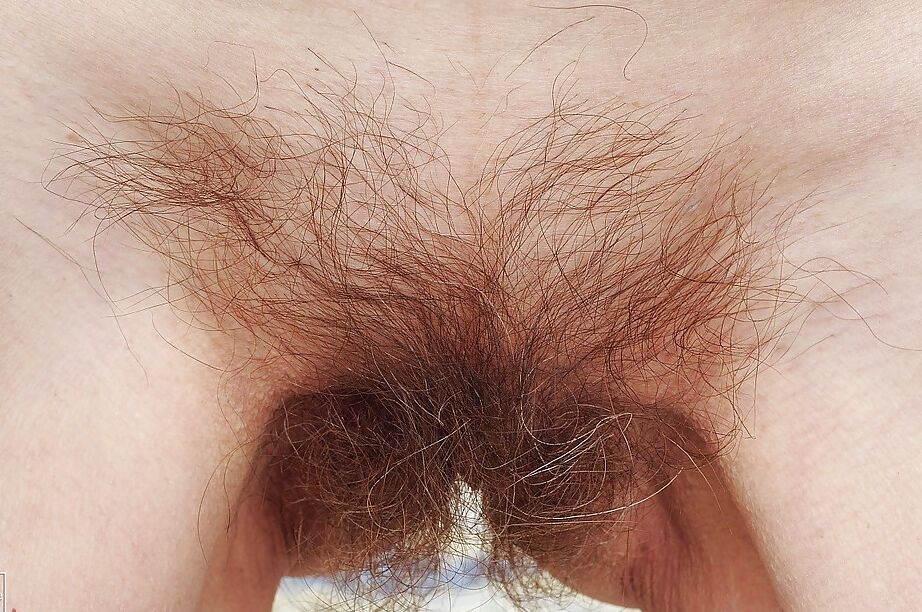 16P Die schmutzige Oma Kati Bell mit haariger Muschi masturbiert