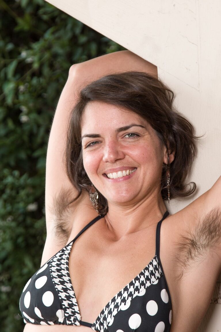 17P Smiley brunette Katie Z shows her unshaved armpits & touches super hairy muff