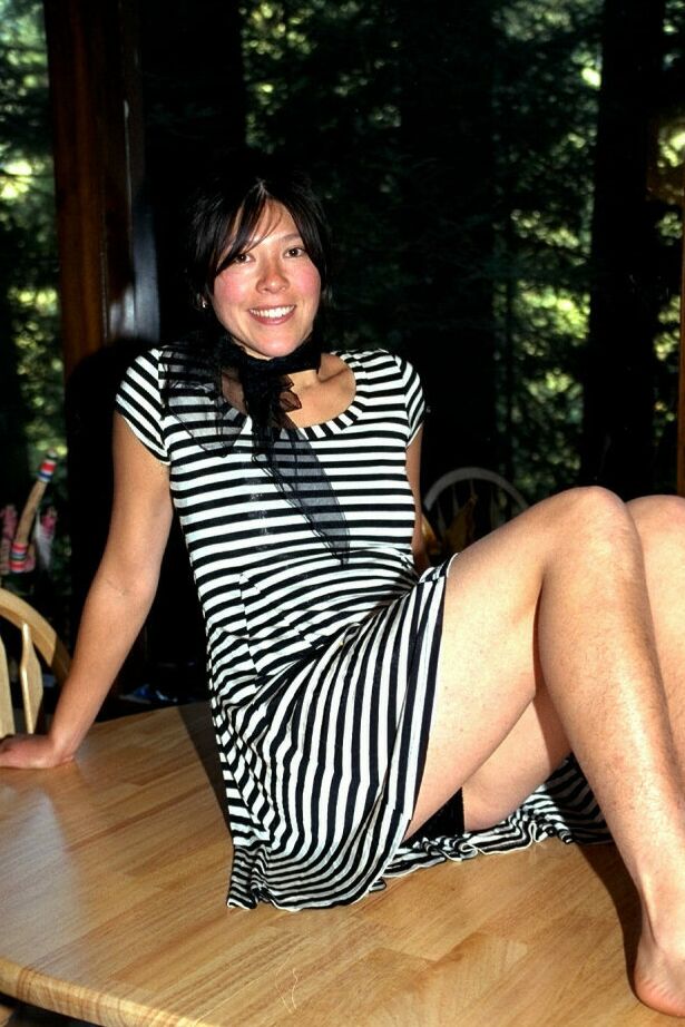 16P Asian first timer Amanda showing off all natural cunt on dining table
