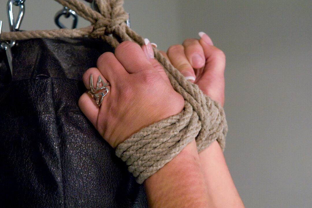 21P Hogtied Claire Dames, Sgt-Major