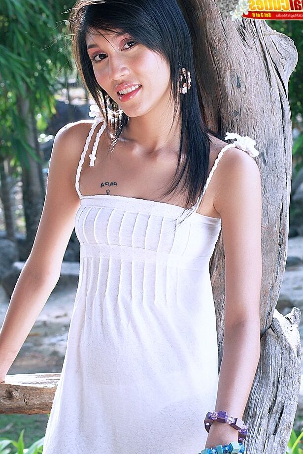 16P Cuties thaïlandaises virginales
