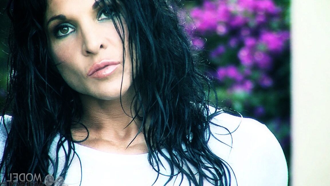 21P Bodybuilder Tracy Daniels teases while posing in her panties in the garden