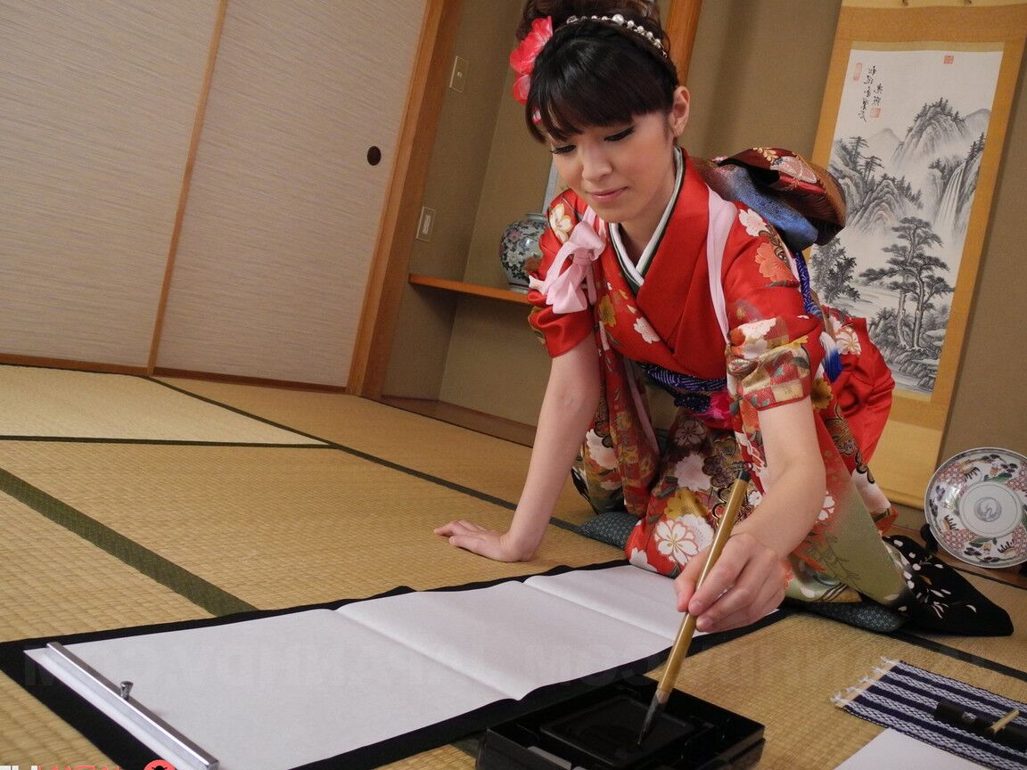 21P La esposa japonesa Yuria Tominaga expone sus tetas naturales