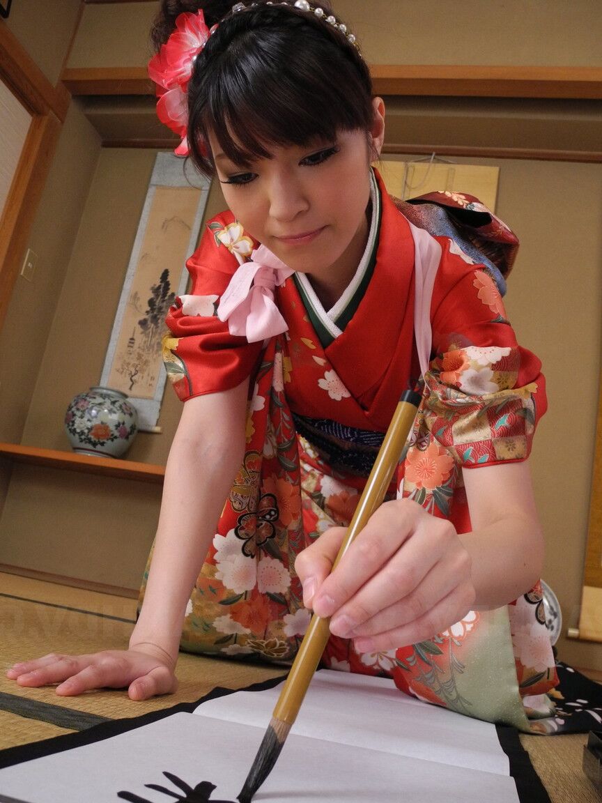 21P La esposa japonesa Yuria Tominaga expone sus tetas naturales