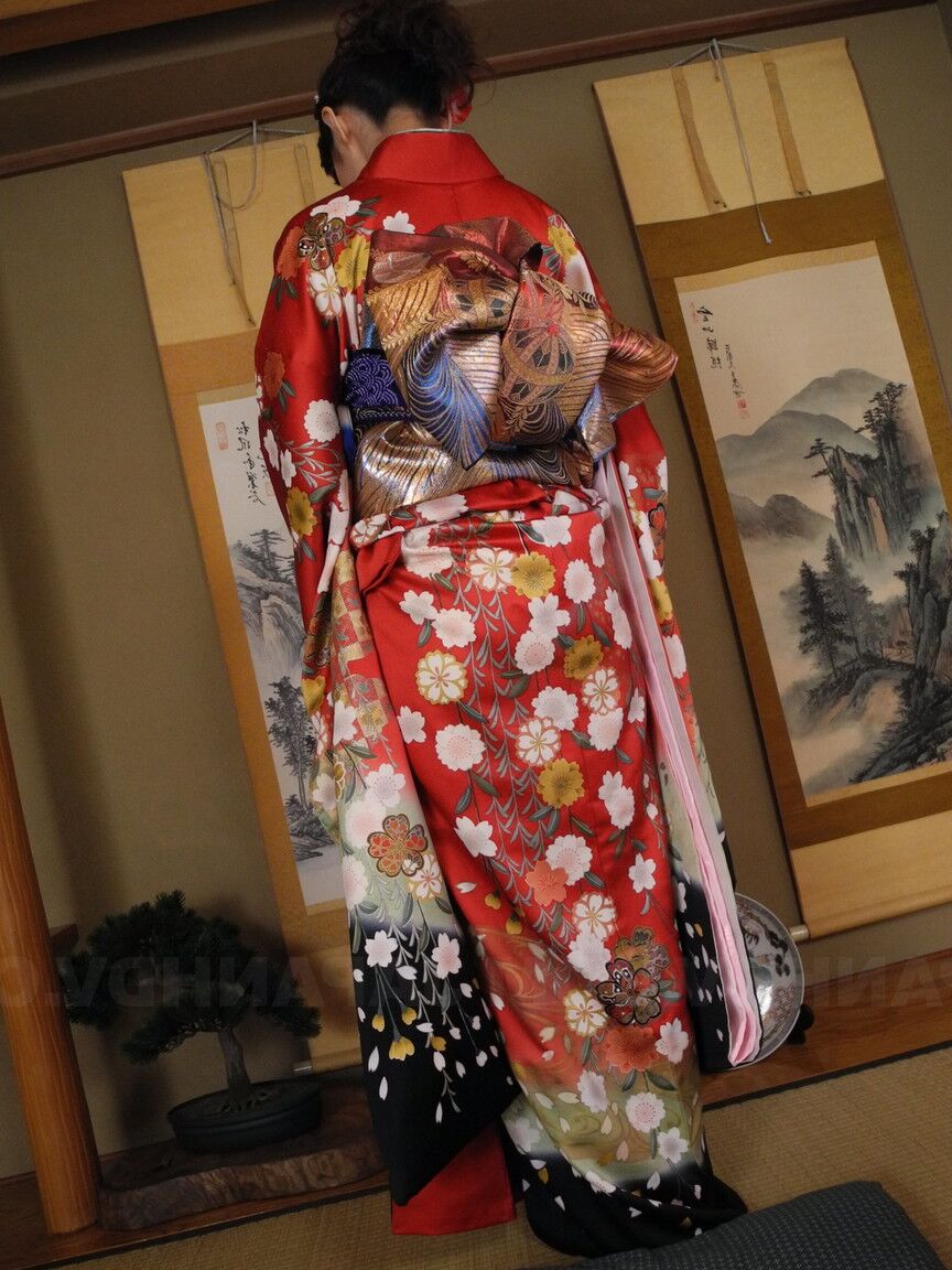 21P La esposa japonesa Yuria Tominaga expone sus tetas naturales