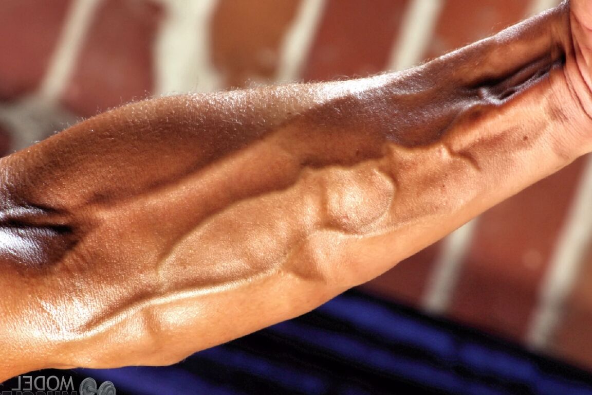 21P Bodybuilder Tonia Moore flexing her strong muscles in a sexy bikini