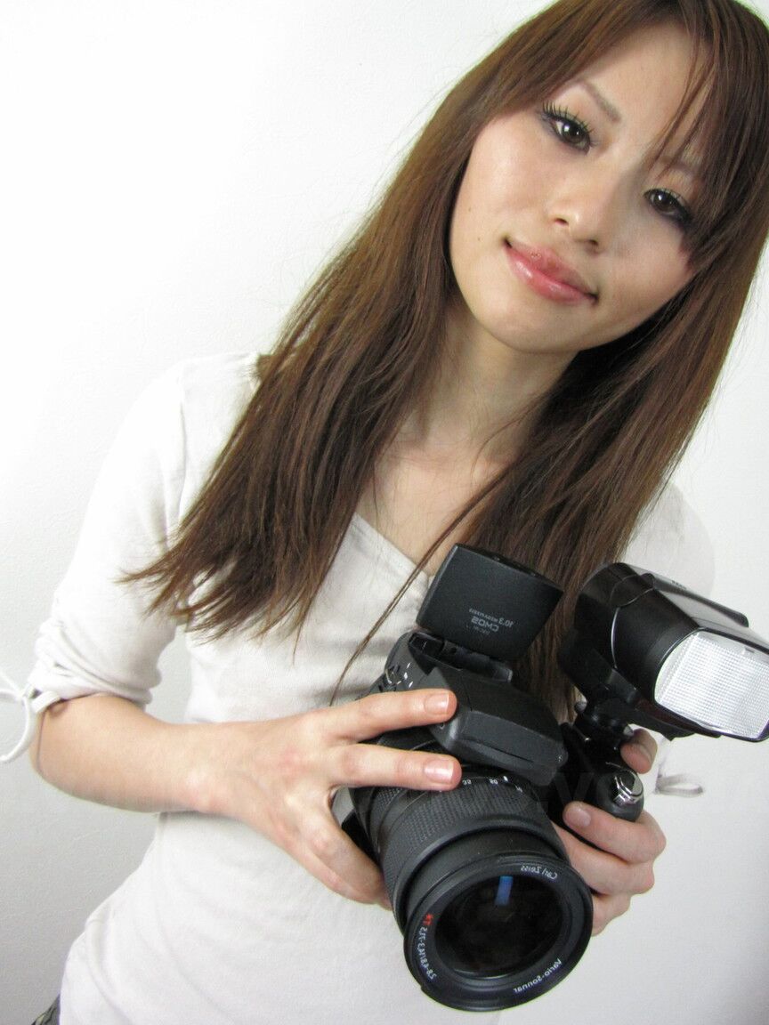 21P Amateur Japanese girl Shiho Goto enjoys a foursome with her mother