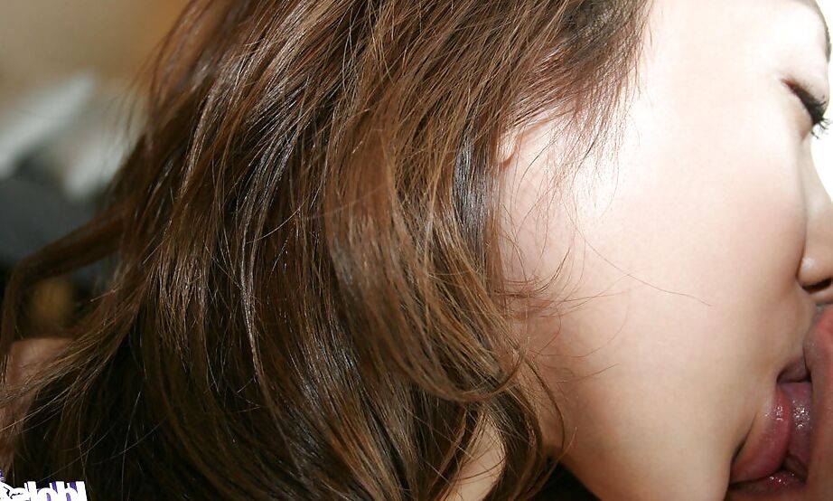 16P ふしだらなアジアの男女共学がフェラをして、彼女のふさふさした女をチンポに入れます