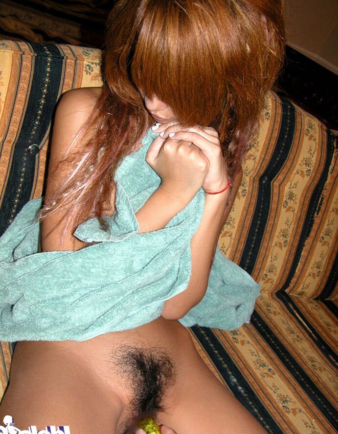 16P Une ado asiatique sensuelle se fait baiser et prend une éjaculation sur le ventre