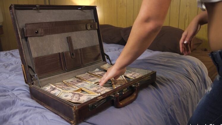 15P Amara Romani had one job deliver the case When she breaks the rules she is