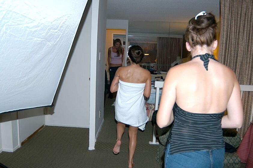 17P Sluts Jenaveve Jolie, Kelly Madison, and Ryan Madison want a cigar after club