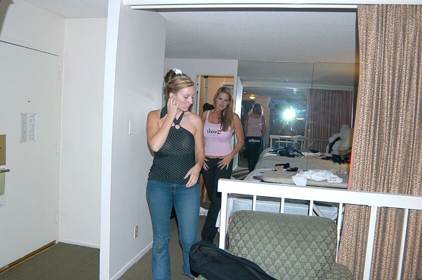 17P Sluts Jenaveve Jolie, Kelly Madison, and Ryan Madison want a cigar after club