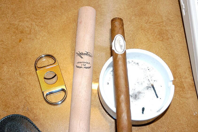 17P Sluts Jenaveve Jolie, Kelly Madison, and Ryan Madison want a cigar after club