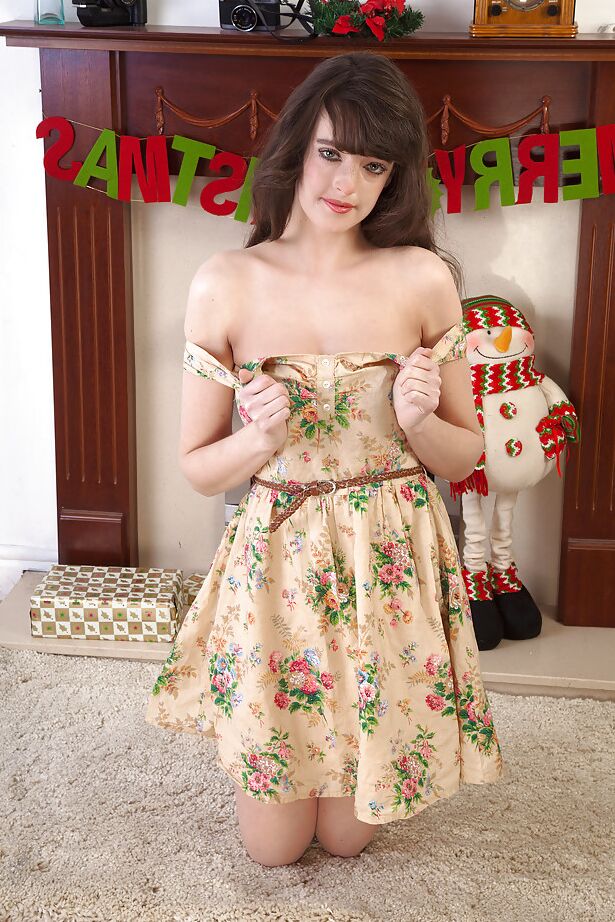 16P First time nude model Katie exposing her never seen before beaver