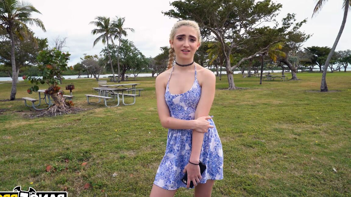 21P La joven rubia Jane Wilde recibe cunnilingus y tiene sexo en el autobús