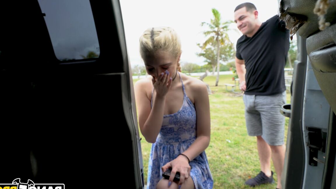 21P La joven rubia Jane Wilde recibe cunnilingus y tiene sexo en el autobús