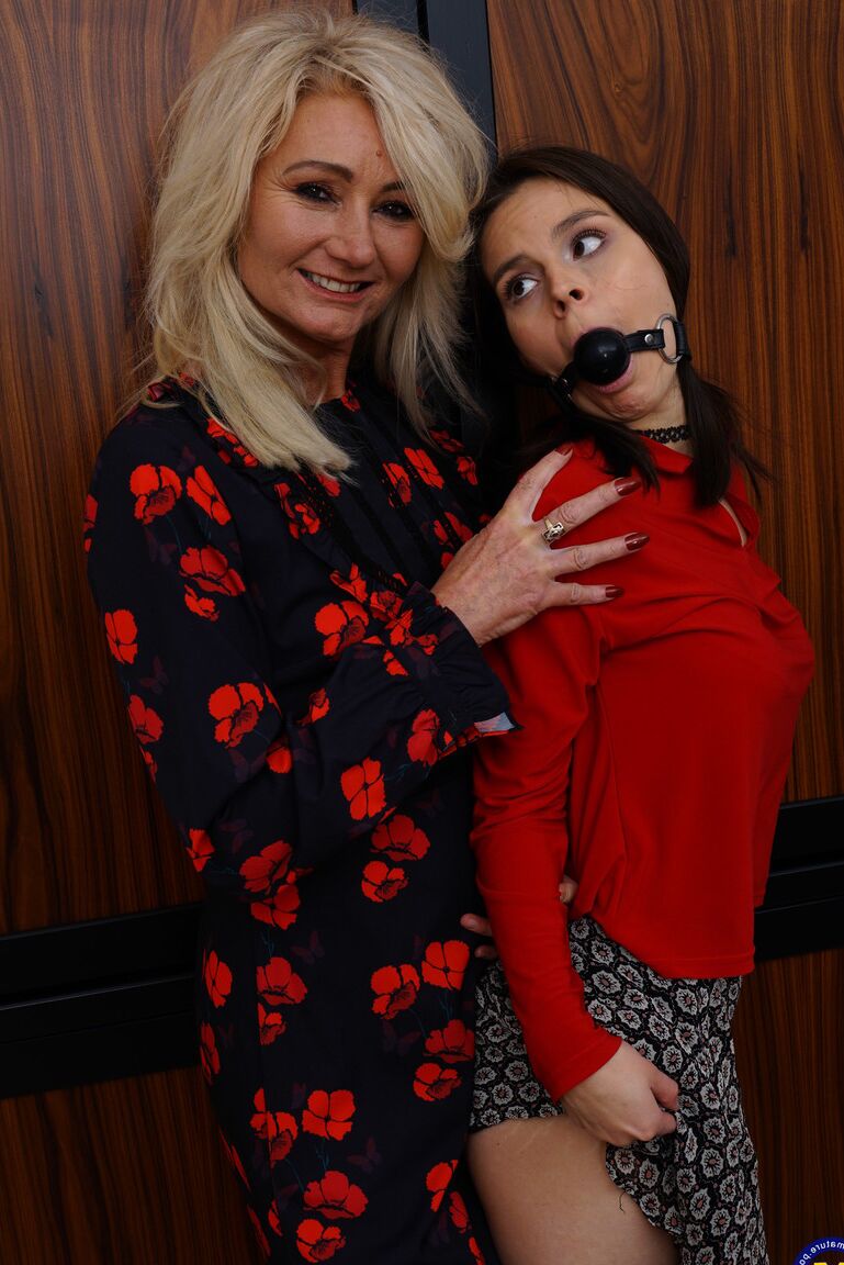 21P Amateur lesbians Ellen B and Ole Nina enjoy a hot bondage game with a strapon