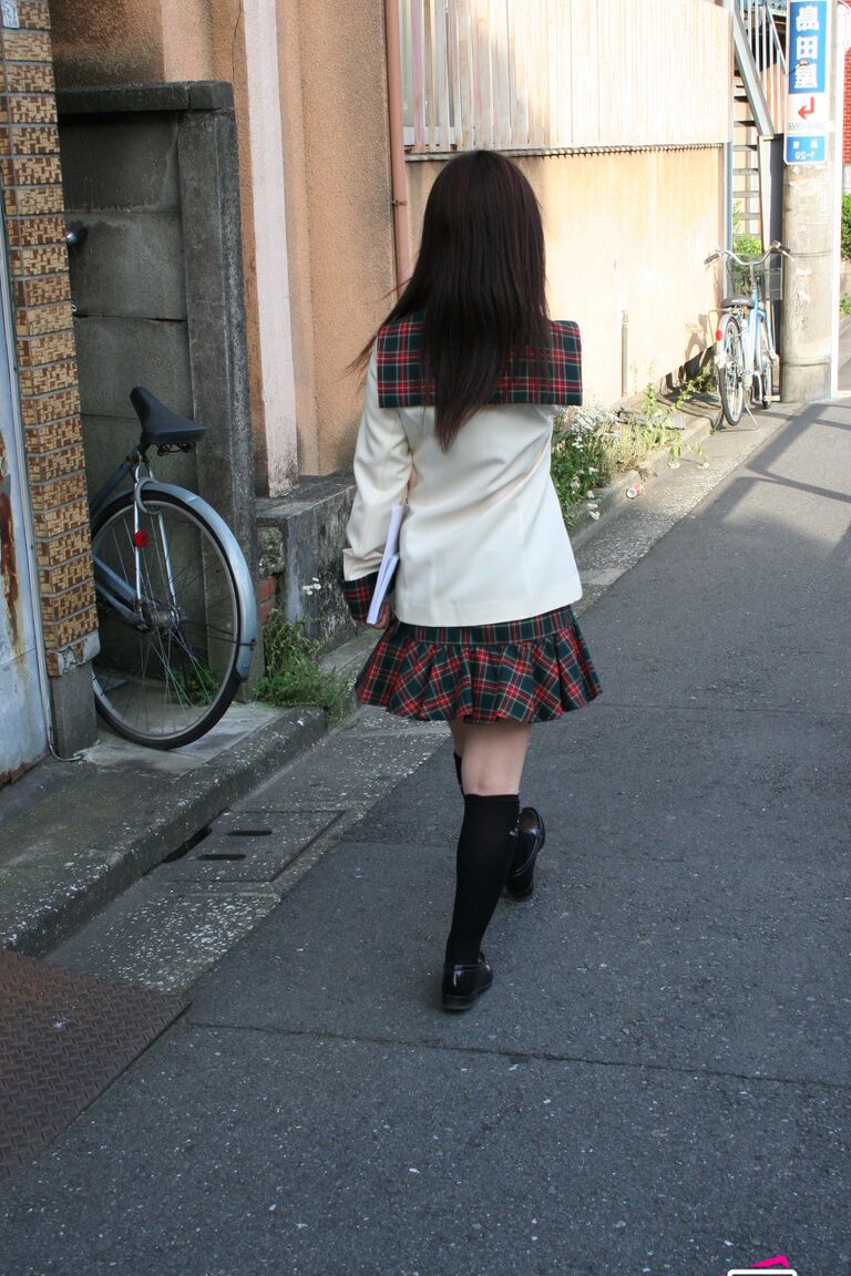 Hitomi Oishi, écolière asiatique de 21P, se fait sodomiser