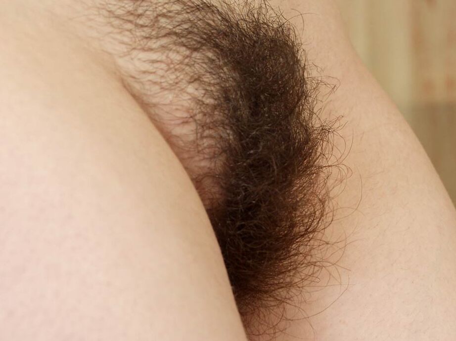 16P La modelo amateur Katta haciendo alarde de bonitos pechos y nalgas naturales