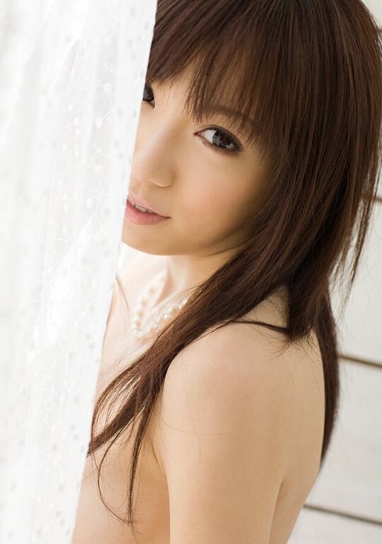 16P Adorável adolescente japonesa Kanako Tsuchiya fica totalmente nua durante ação solo