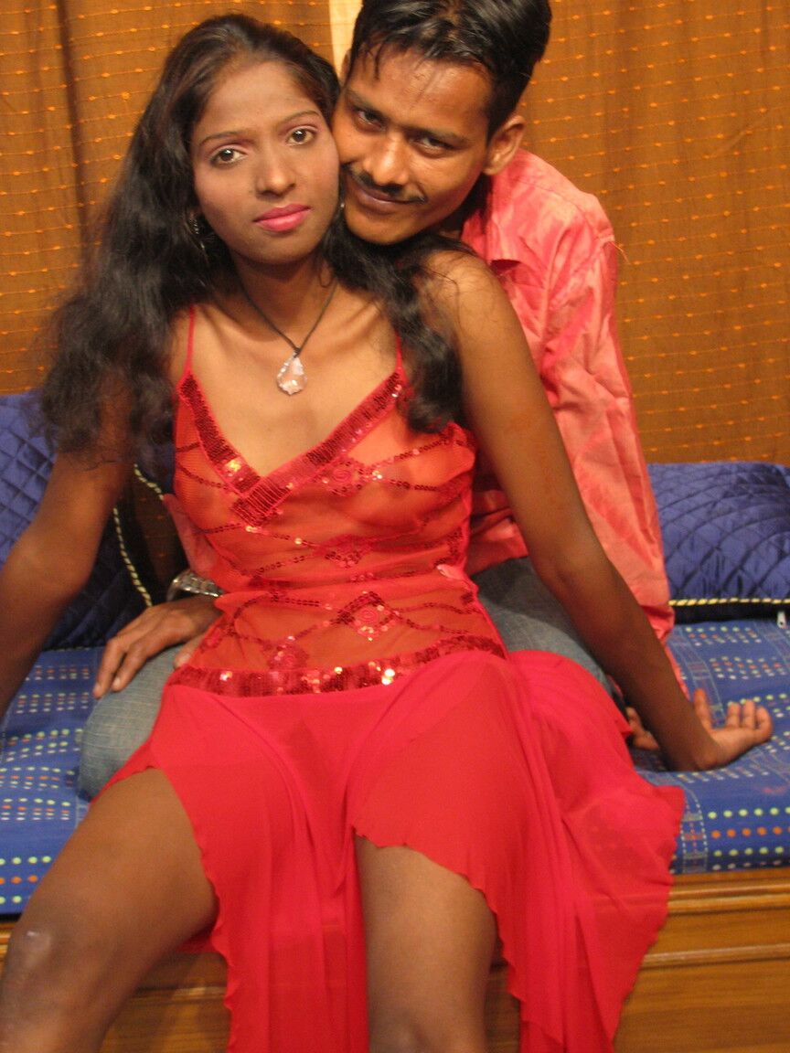 16P Young Indian Babe Muffdived And Dildo Toying On Bed