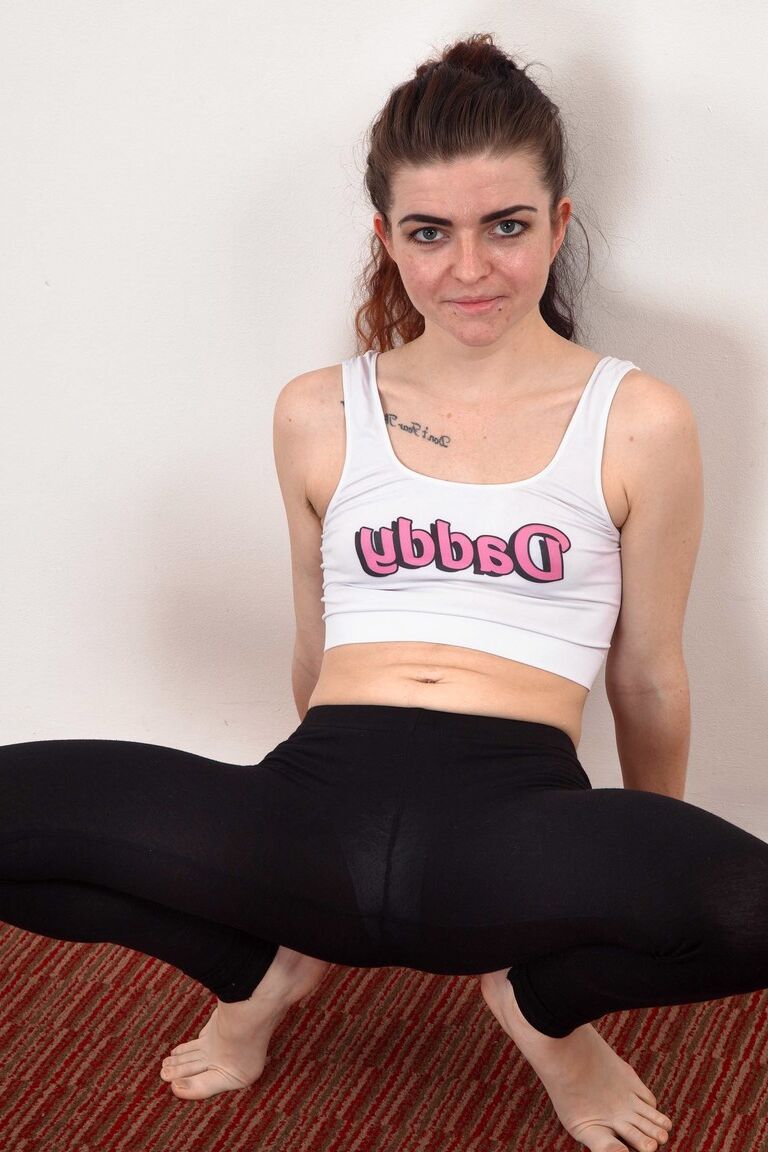 21P Doll Scarlet Contemptress strips after her yoga class & shows her hairy crotch
