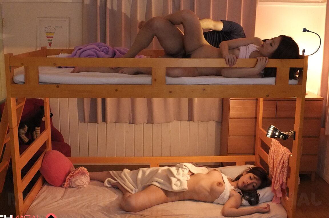 21P 毛深い日本人女子大生 愛花沙耶