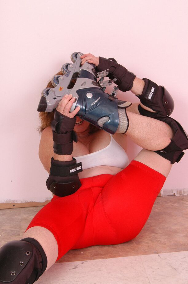 16P Curvy mature roller-skater undressing and exposing her trimmed gash
