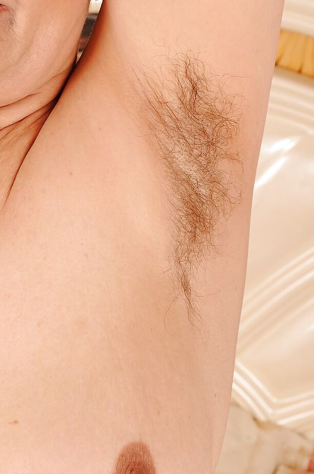 15P Short haired mature lady showcasing her hairy armpits and shaggy twat