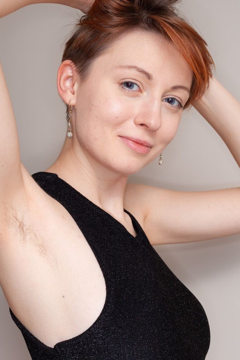 16P Short haired redhead fingers her bush after baring her firm tits