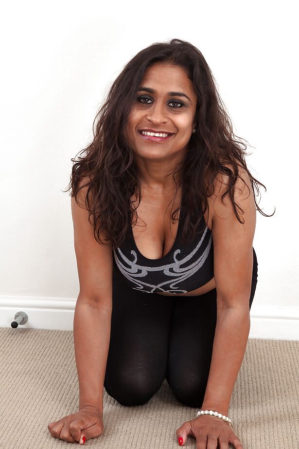 16P Dirty-minded mature lassie undressing and exposing her shaggy twat