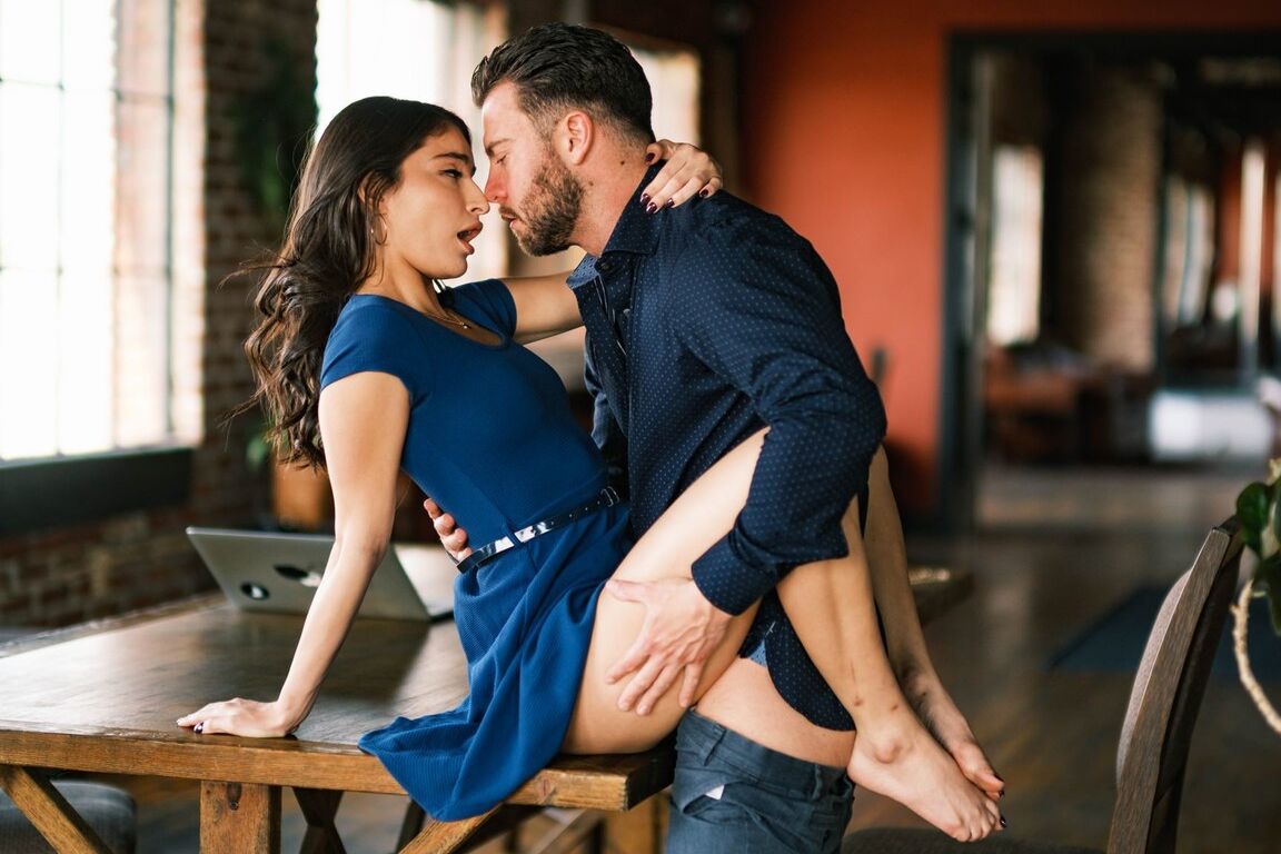 21P Erotik X Emily Willis, Seth Gamble