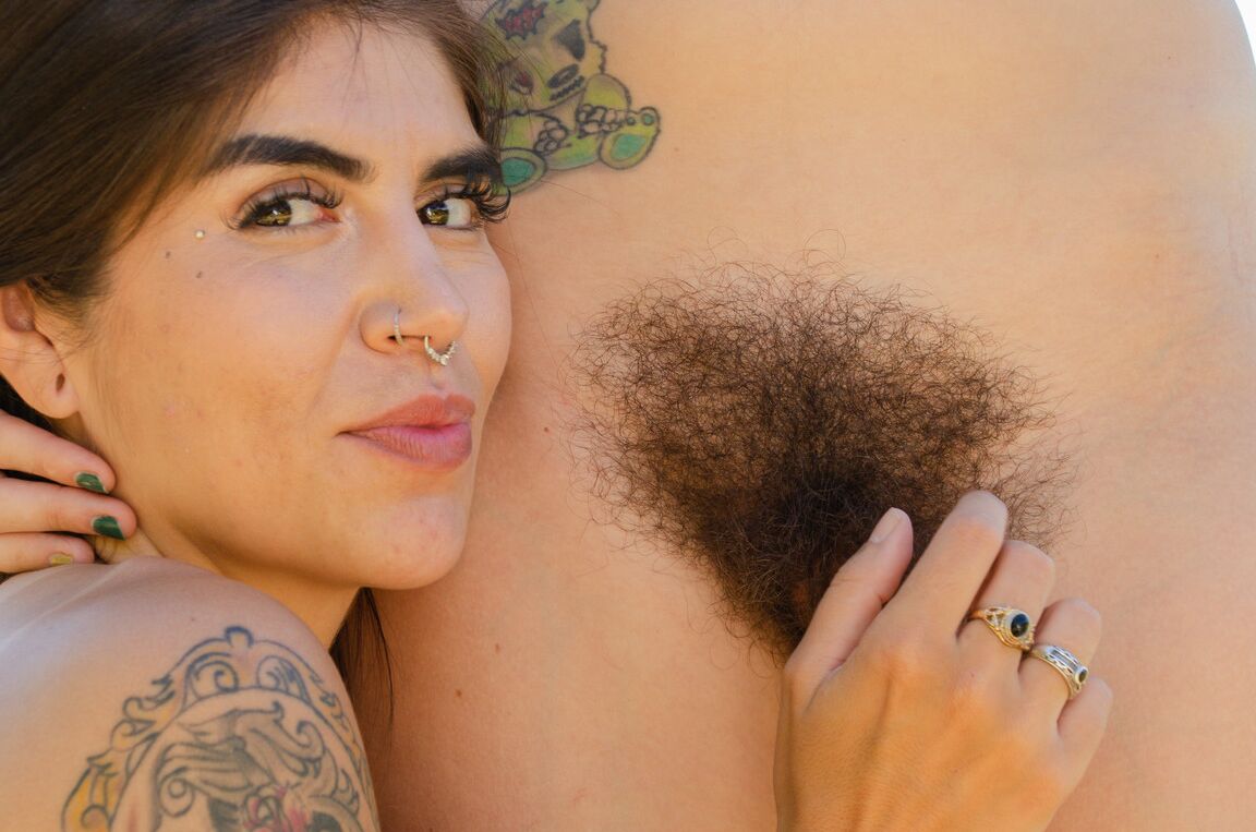 21P lésbicas tatuadas Brujx Babe