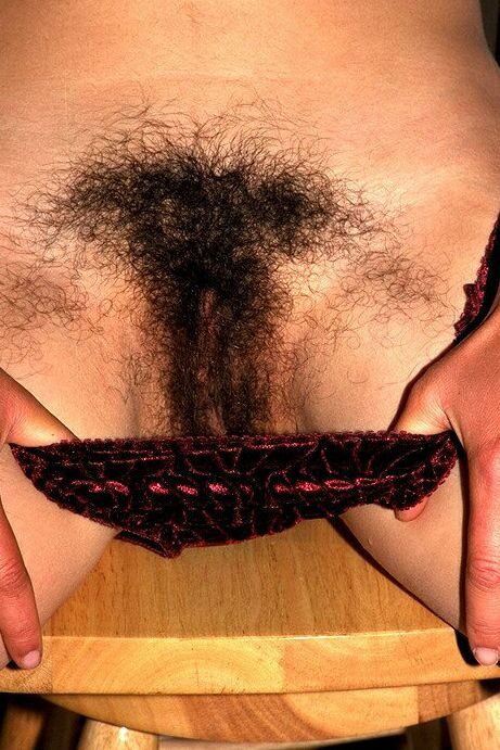 16P Latina amateur Amanda flashing hairy armpits while exposing all natural bush